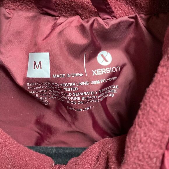 Xersion Burgundy Puffer Coat Size Medium - Picture 3 of 4